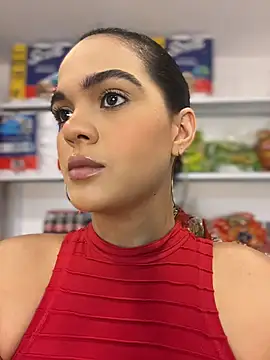 Snapshot of Bella-Ferrer chatting on May 14, 6:26 pm Bella-Ferrer online show from May 14, 6:26 pm