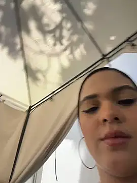 Snapshot of Bella-Ferrer chatting on July 17, 4:01 pm Bella-Ferrer online show from July 17, 4:01 pm