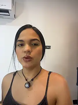Snapshot of Bella-Ferrer chatting on July 30, 6:18 pm Bella-Ferrer online show from July 30, 6:18 pm