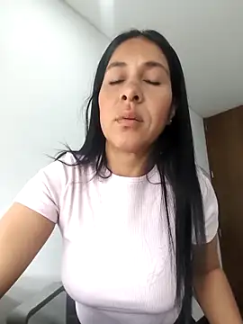 Snapshot of Camillemonroe_ chatting on April 16, 1:23 pm Camillemonroe online show from April 16, 1:23 pm