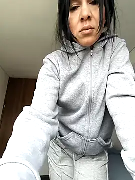 Snapshot of Camillemonroe_ chatting on April 17, 12:41 pm Camillemonroe online show from April 17, 12:41 pm