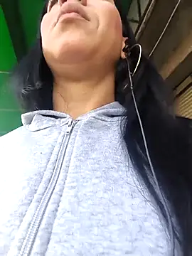 Snapshot of Camillemonroe_ chatting on April 27, 11:30 am Camillemonroe online show from April 27, 11:30 am