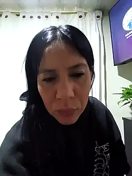 Snapshot of Camillemonroe_ chatting on May 20, 8:20 am Camillemonroe online show from May 20, 8:20 am