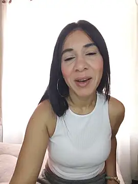 Snapshot of Camillemonroe_ chatting on June 2, 12:18 pm Camillemonroe online show from June 2, 12:18 pm