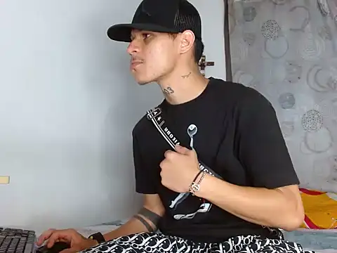 Snapshot of ethanchamo chatting on March 16, 6:45 pm ethanchamo online show from March 16, 6:45 pm