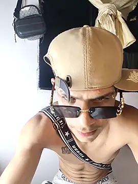 Snapshot of ethanchamo chatting on March 17, 6:50 am ethanchamo online show from March 17, 6:50 am