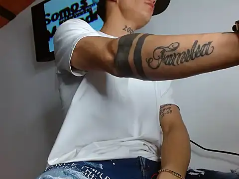 Snapshot of ethanchamo chatting on March 20, 2:05 am ethanchamo online show from March 20, 2:05 am