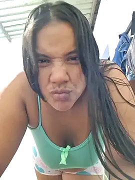 Snapshot of monicarokaforte chatting on March 28, 4:01 am monicarokaforte online show from March 28, 4:01 am