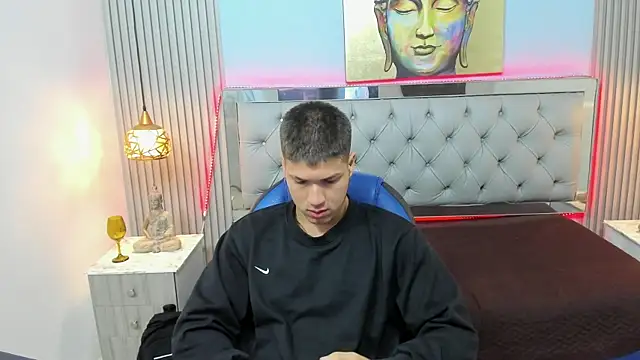 AlessandroFranco online show from April 27, 1:42 pm