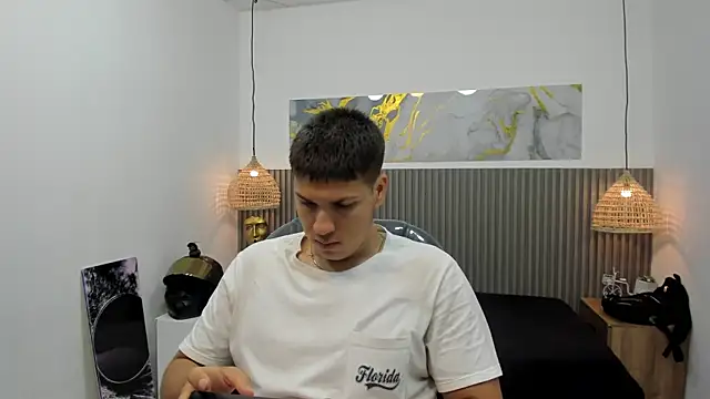 AlessandroFranco online show from May 15, 1:40 pm