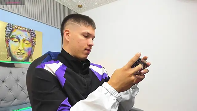 AlessandroFranco online show from June 20, 1:36 pm