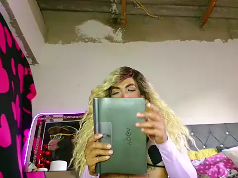 Snapshot of candy_aass chatting on March 27, 9:47 pm candy aass online show from March 27, 9:47 pm