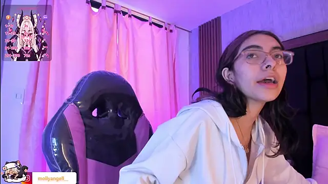 Molly A online show from July 30, 4:06 pm