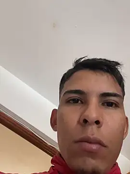 Snapshot of LeiAaron9810 chatting on March 10, 11:37 am LeiAaron9810 online show from March 10, 11:37 am