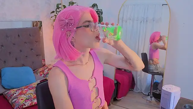 Snapshot of zarina_rouse chatting on March 27, 8:26 am zarina rouse online show from March 27, 8:26 am