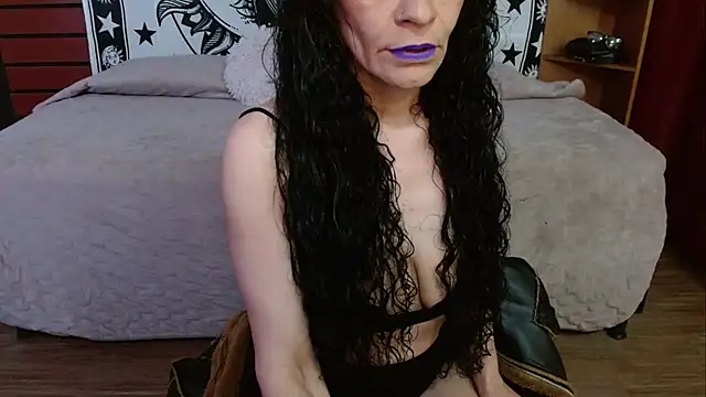 Snapshot of _Alexandra_Jones chatting on July 4, 2:18 am Alexandra Jones online show from July 4, 2:18 am