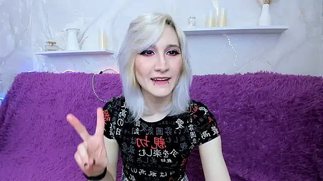 Snapshot of DianaBardot chatting on March 18, 7:33 am DianaBardot online show from March 18, 7:33 am