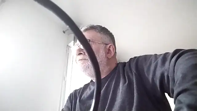 Snapshot of oura chatting on March 27, 7:14 am oura online show from March 27, 7:14 am