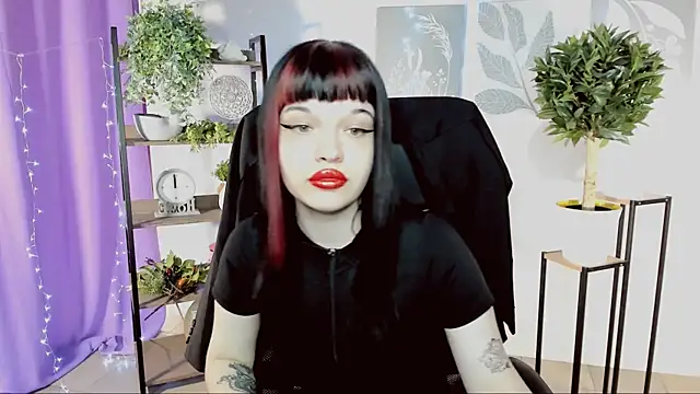 Snapshot of MeganBlosom chatting on March 21, 8:19 am MeganBlosom online show from March 21, 8:19 am