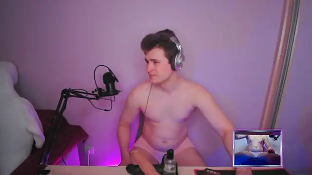 Snapshot of SweatyJay chatting on March 22, 4:32 pm SweatyJay online show from March 22, 4:32 pm