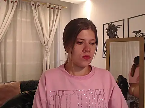 Snapshot of Moonna_linnda chatting on March 12, 1:28 pm Moonna linnda online show from March 12, 1:28 pm