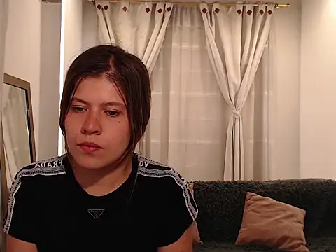 Snapshot of Moonna_linnda chatting on March 18, 1:47 pm Moonna linnda online show from March 18, 1:47 pm