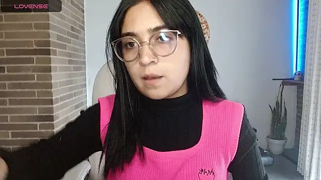 Snapshot of sweet-little chatting on March 17, 8:34 pm sweet-little online show from March 17, 8:34 pm