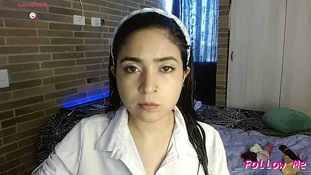 Snapshot of sweet-little chatting on March 26, 2:00 pm sweet-little online show from March 26, 2:00 pm