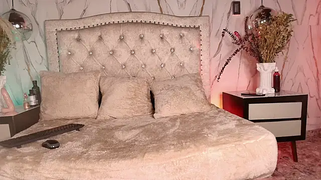 Snapshot of Lickpink1 chatting on March 27, 3:34 am Lickpink1 online show from March 27, 3:34 am