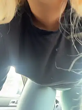 Snapshot of mxmxee chatting on March 27, 3:01 pm mxmxee online show from March 27, 3:01 pm