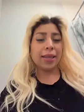 Snapshot of mxmxee chatting on March 28, 3:06 am mxmxee online show from March 28, 3:06 am