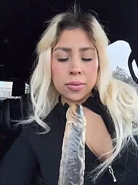 Snapshot of mxmxee chatting on April 1, 11:02 pm mxmxee online show from April 1, 11:02 pm