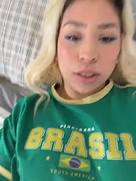 Snapshot of mxmxee chatting on April 6, 1:23 pm mxmxee online show from April 6, 1:23 pm