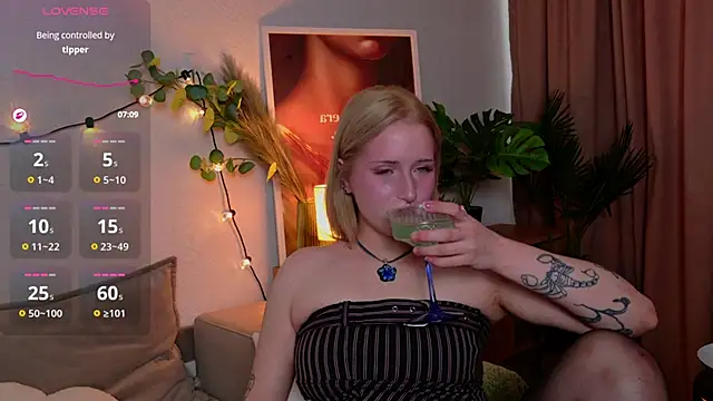 LumLue online show from March 19, 2:10 pm