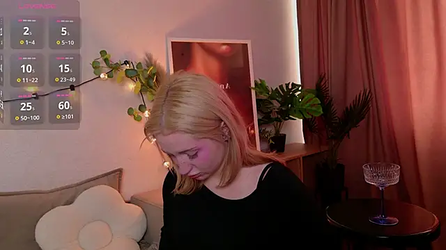 LumLue online show from March 28, 12:38 pm