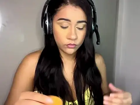 CarolyneSnellings online show from March 18, 3:37 pm