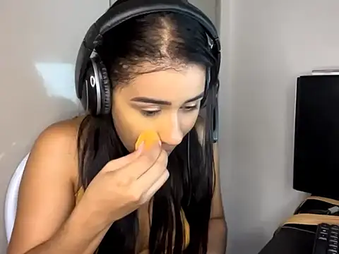 CarolyneSnellings online show from March 19, 3:27 pm