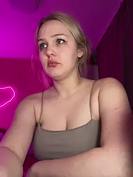 Snapshot of keeeessyyy chatting on March 28, 2:44 am keeeessyyy online show from March 28, 2:44 am