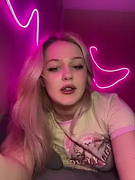 Snapshot of keeeessyyy chatting on March 28, 10:20 pm keeeessyyy online show from March 28, 10:20 pm