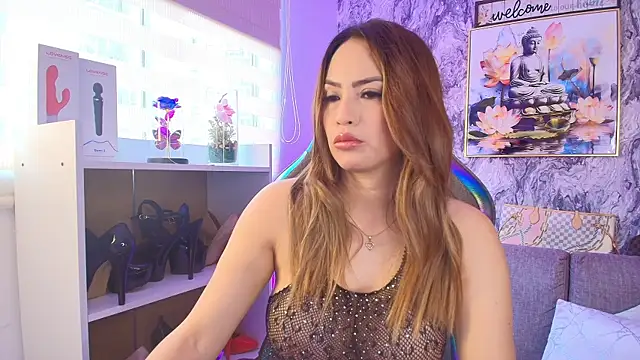 Snapshot of Katalina_Alvarezz chatting on April 21, 5:17 pm Katalina Alvarezz online show from April 21, 5:17 pm