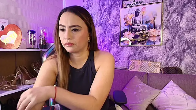 Snapshot of Katalina_Alvarezz chatting on May 6, 6:46 pm Katalina Alvarezz online show from May 6, 6:46 pm