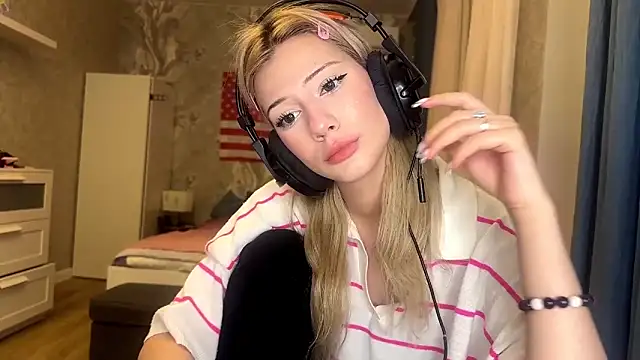 annie1handsome online show from March 26, 5:51 pm