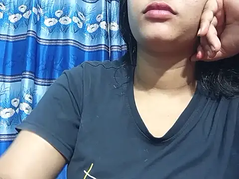 Snapshot of Emma_4433 chatting on March 16, 4:18 am Emma 4433 online show from March 16, 4:18 am