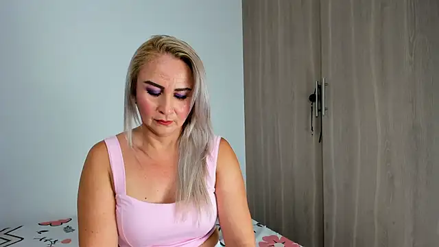 Snapshot of sweet_flower_yb chatting on March 31, 9:26 pm sweet flower yb online show from March 31, 9:26 pm