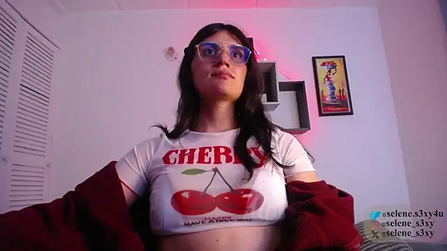 Snapshot of selene_cutie chatting on March 17, 11:52 pm selene cutie online show from March 17, 11:52 pm