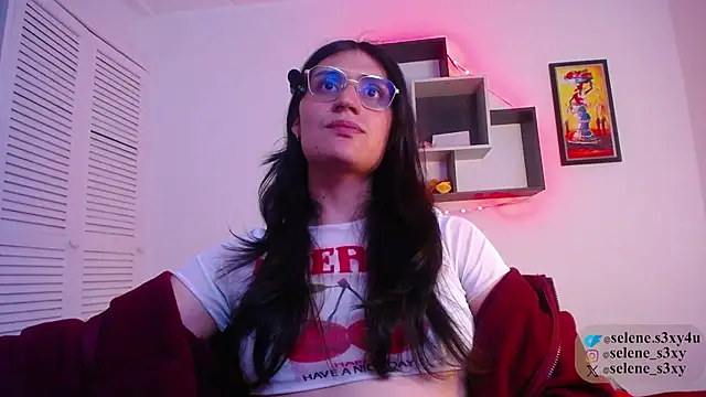 Snapshot of selene_cutie chatting on March 20, 11:53 pm selene cutie online show from March 20, 11:53 pm