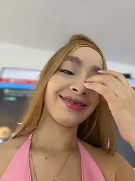 Snapshot of Isabella_gaviria chatting on March 21, 10:57 pm Isabella gaviria online show from March 21, 10:57 pm