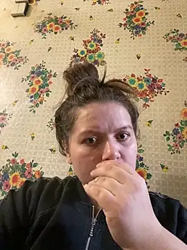 Snapshot of Nenssy555 chatting on March 18, 1:14 pm Nenssy555 online show from March 18, 1:14 pm