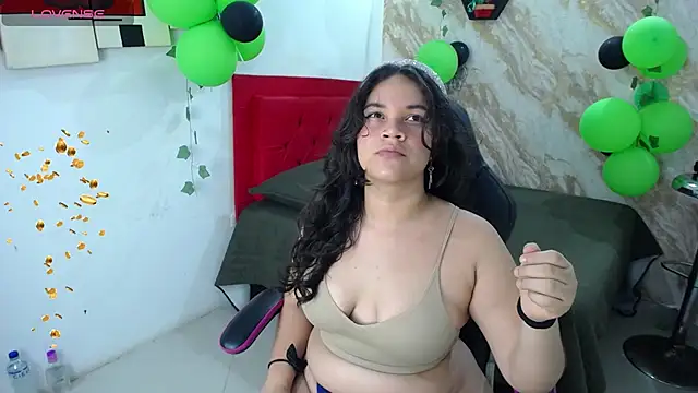 Snapshot of scarlettt__joness chatting on March 19, 2:04 am scarlettt joness online show from March 19, 2:04 am