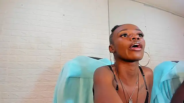 Helen Aguilar online show from March 26, 4:07 am